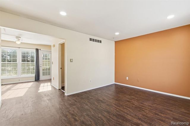 2618 Seaton Circuit, Warren, MI 48091