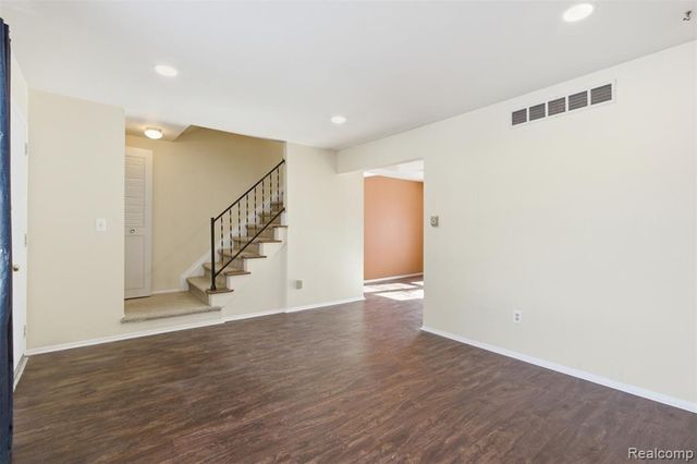 2618 Seaton Circuit, Warren, MI 48091