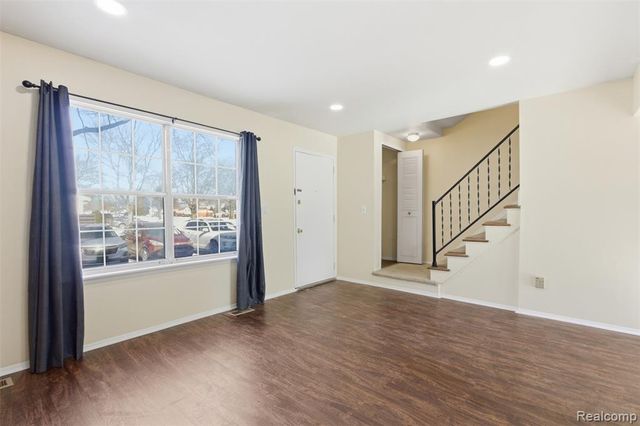 2618 Seaton Circuit, Warren, MI 48091