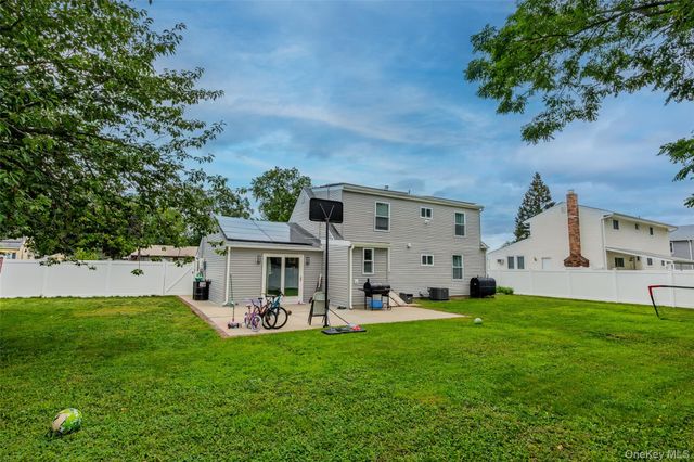 92 Wright Avenue, Deer Park, NY 11729