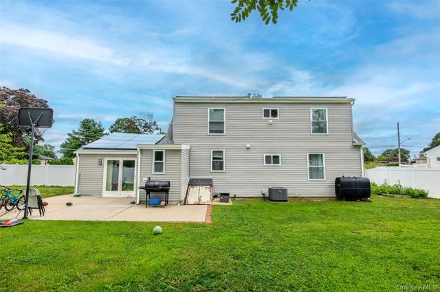 92 Wright Avenue, Deer Park, NY 11729