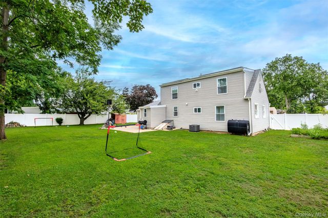 92 Wright Avenue, Deer Park, NY 11729