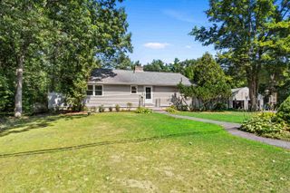 32 Robyn Avenue, Litchfield, NH 03052