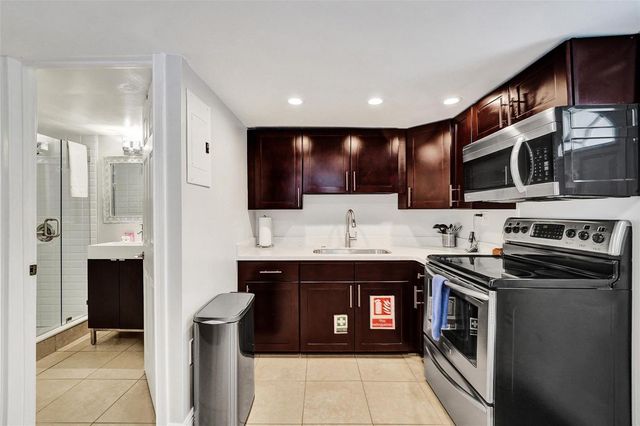 1245 NE 17TH Way, Fort Lauderdale, FL 33304