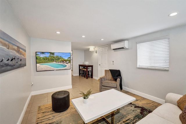 1245 NE 17TH Way, Fort Lauderdale, FL 33304