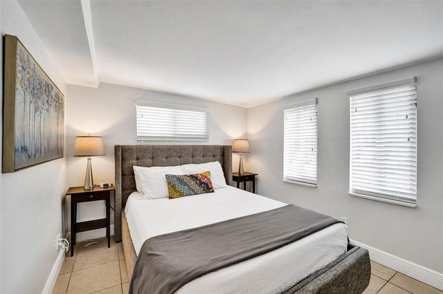1245 NE 17TH Way, Fort Lauderdale, FL 33304