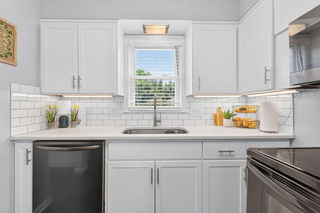 202 Deland Avenue, Columbus, OH 43214