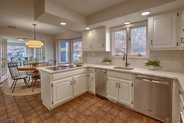 6 Rock Spring Rd, Chester Twp., NJ 07930