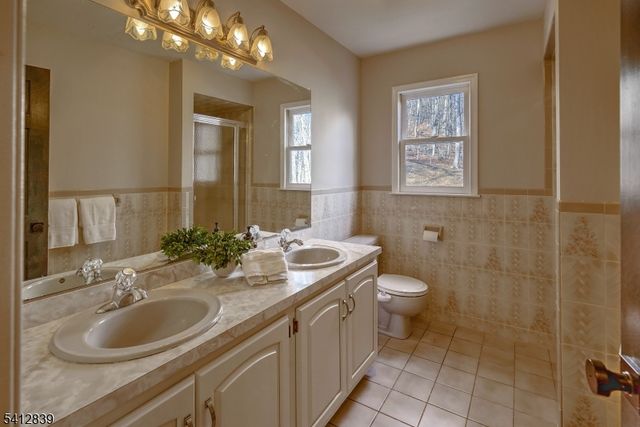 6 Rock Spring Rd, Chester Twp., NJ 07930