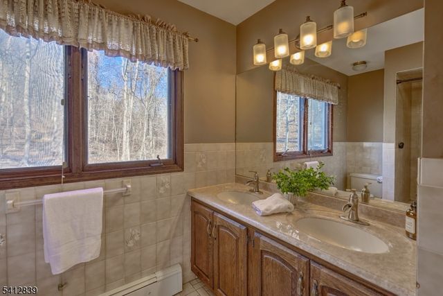 6 Rock Spring Rd, Chester Twp., NJ 07930