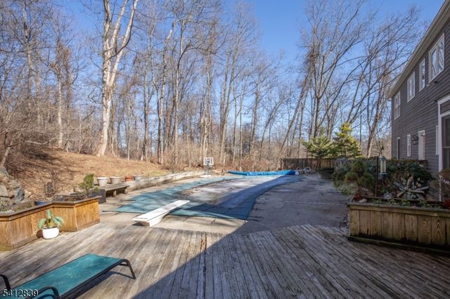 6 Rock Spring Rd, Chester Twp., NJ 07930