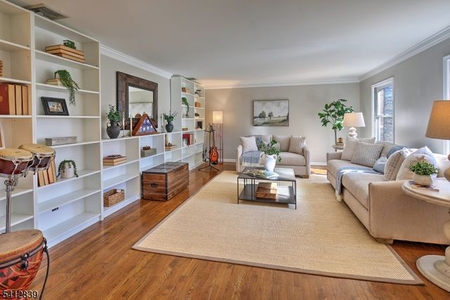 6 Rock Spring Rd, Chester Twp., NJ 07930