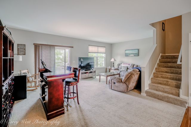 4062 POMPTON Avenue, Elgin, IL 60124