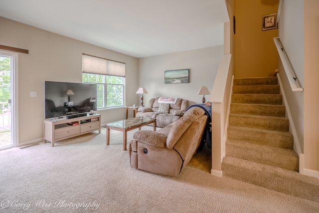 4062 POMPTON Avenue, Elgin, IL 60124