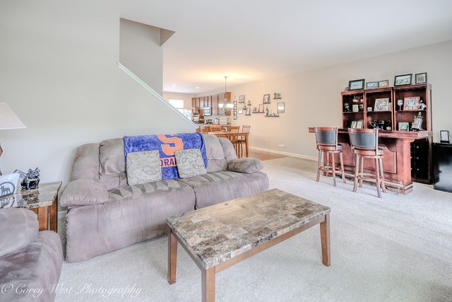 4062 POMPTON Avenue, Elgin, IL 60124