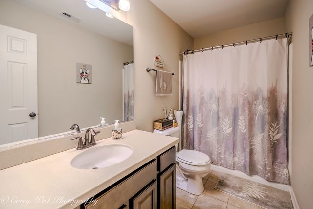 4062 POMPTON Avenue, Elgin, IL 60124