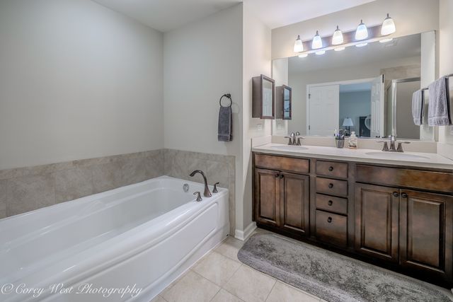 4062 POMPTON Avenue, Elgin, IL 60124