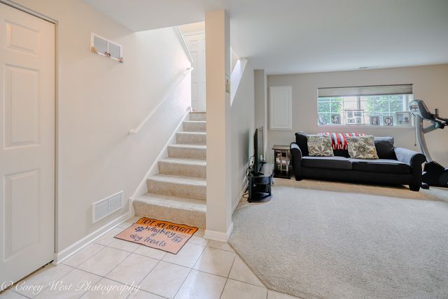 4062 POMPTON Avenue, Elgin, IL 60124