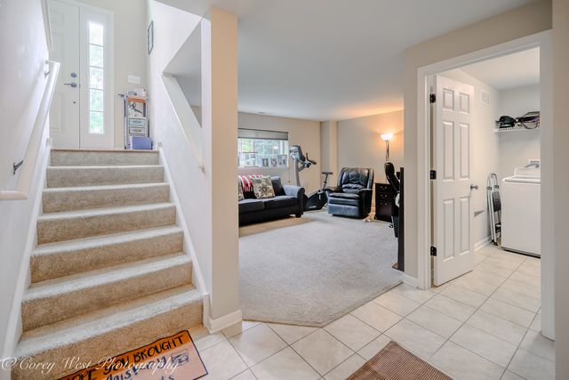 4062 POMPTON Avenue, Elgin, IL 60124