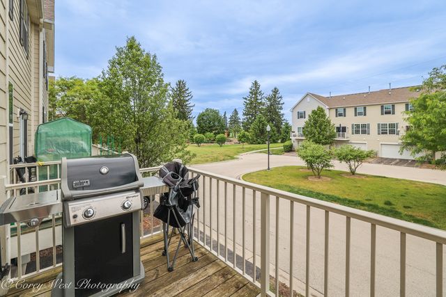 4062 POMPTON Avenue, Elgin, IL 60124