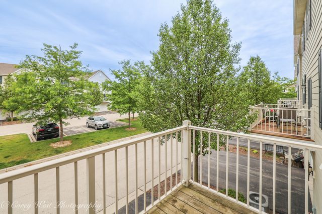 4062 POMPTON Avenue, Elgin, IL 60124