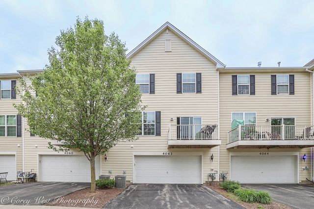 4062 POMPTON Avenue, Elgin, IL 60124