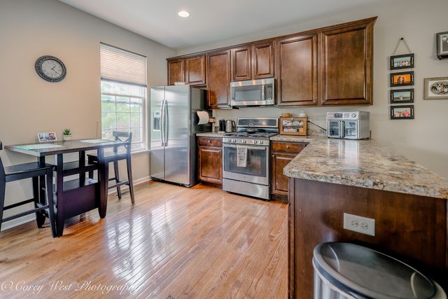 4062 POMPTON Avenue, Elgin, IL 60124