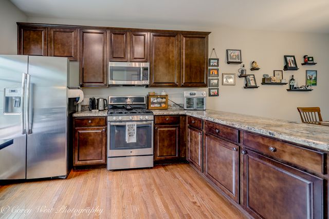 4062 POMPTON Avenue, Elgin, IL 60124
