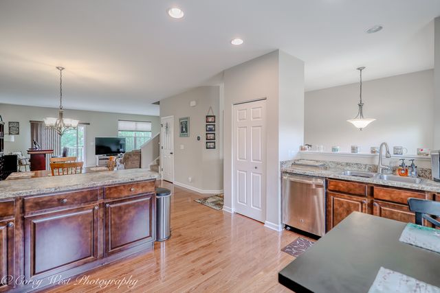 4062 POMPTON Avenue, Elgin, IL 60124