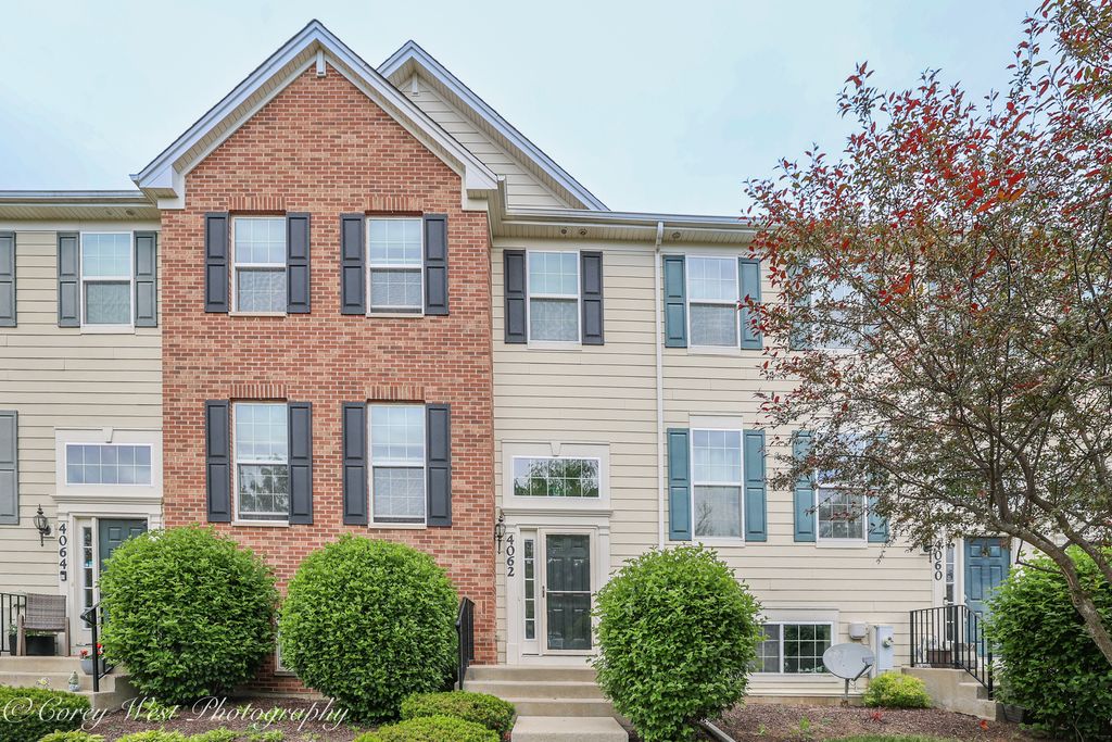 4062 POMPTON Avenue, Elgin, IL 60124