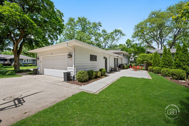325 Hemlock Lane, Naperville, IL 60540