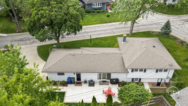 325 Hemlock Lane, Naperville, IL 60540
