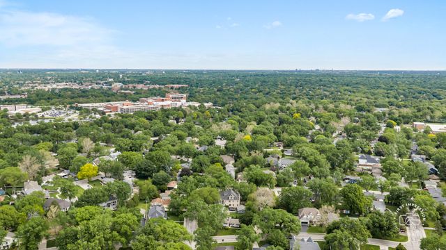 325 Hemlock Lane, Naperville, IL 60540