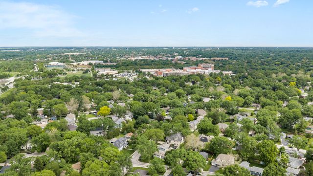 325 Hemlock Lane, Naperville, IL 60540