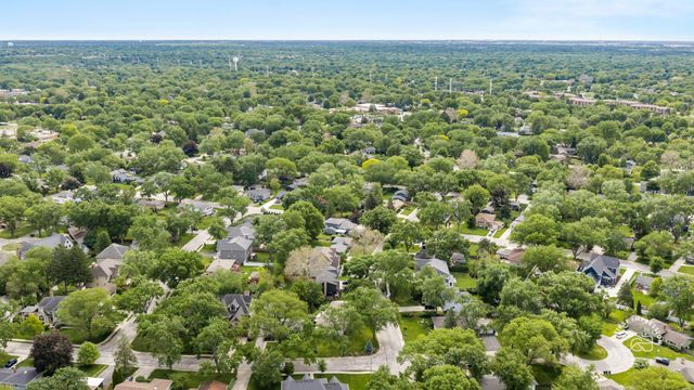 325 Hemlock Lane, Naperville, IL 60540