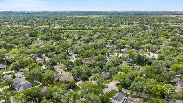 325 Hemlock Lane, Naperville, IL 60540