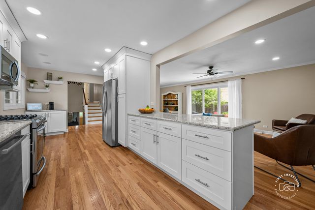325 Hemlock Lane, Naperville, IL 60540