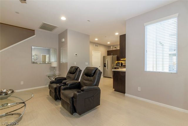 11257 Rainbow Peak Avenue 211, Las Vegas, NV 89135