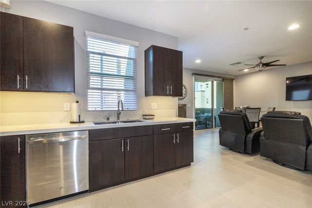 11257 Rainbow Peak Avenue 211, Las Vegas, NV 89135