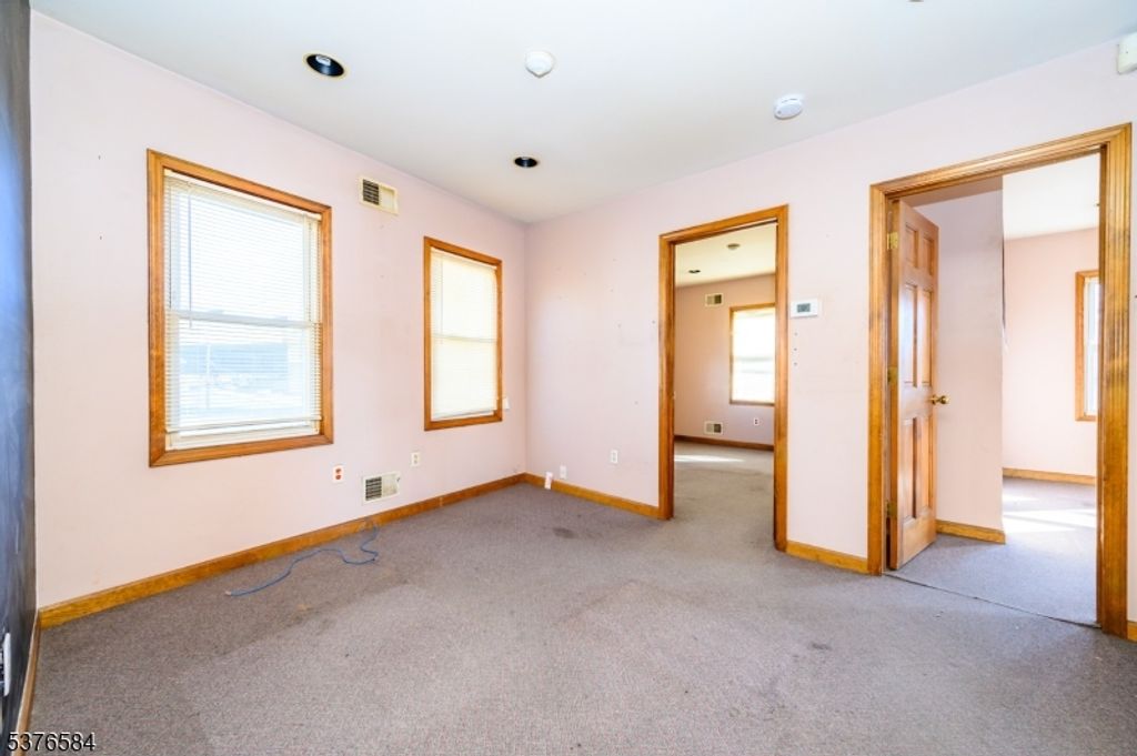 511 W Westfield Ave, Roselle Park Boro, NJ 07204 — photo 2