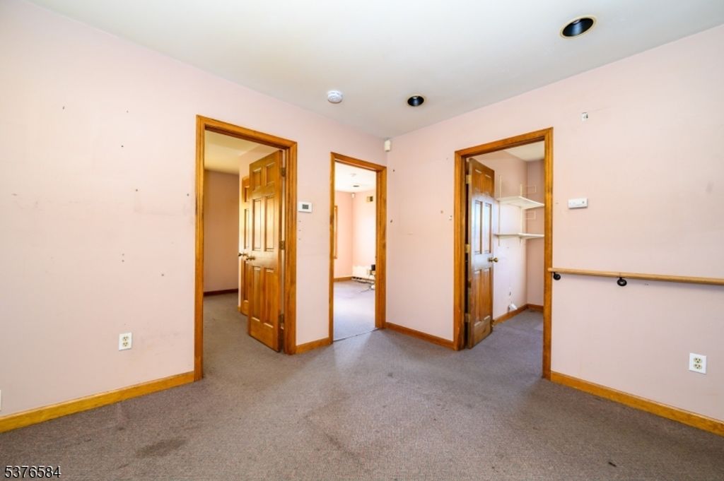 511 W Westfield Ave, Roselle Park Boro, NJ 07204 — photo 4