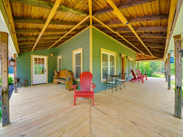 11 N Point Road, Long Lake, NY 12847