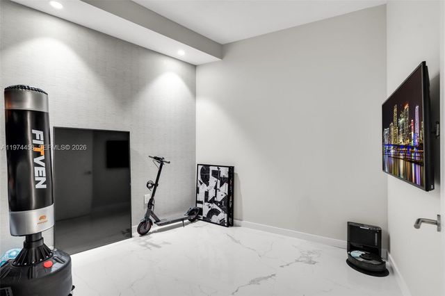 851 NE 1st Ave 4009 + Cabana 15, Miami, FL 33132