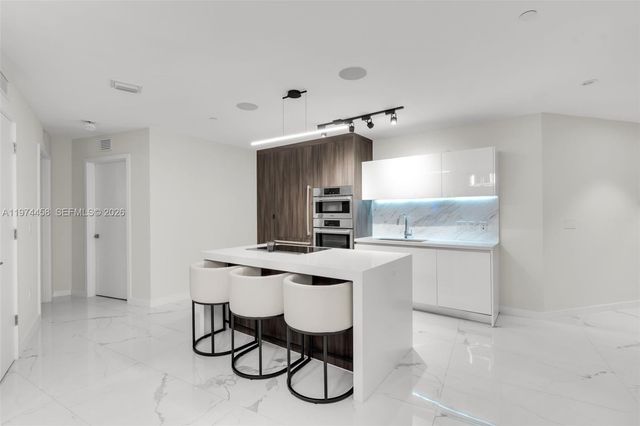 851 NE 1st Ave 4009 + Cabana 15, Miami, FL 33132