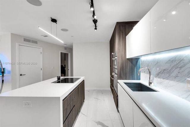 851 NE 1st Ave 4009 + Cabana 15, Miami, FL 33132