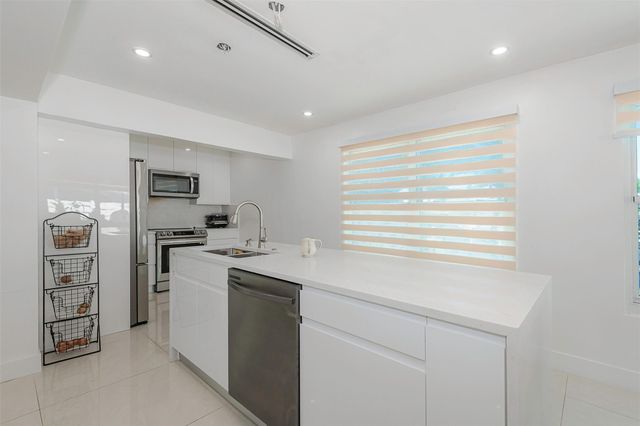 825 Argonaut Isle, Dania Beach, FL 33004