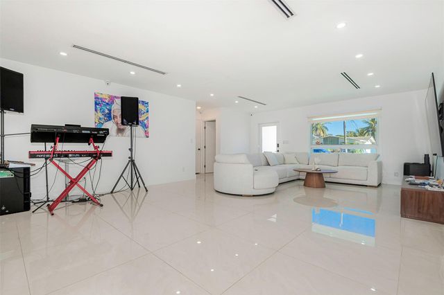 825 Argonaut Isle, Dania Beach, FL 33004