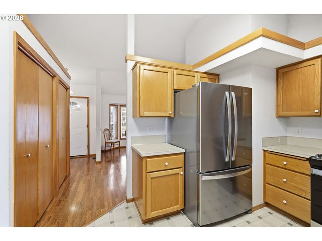 2337 LOCH Dr, Springfield, OR 97477