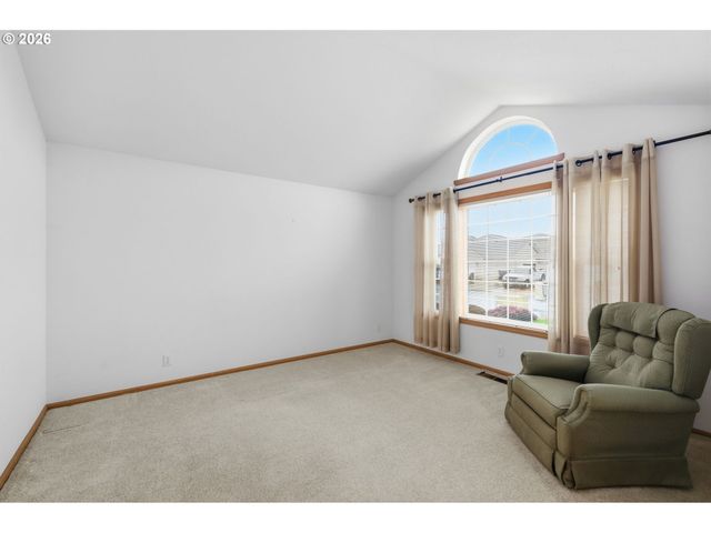 2337 LOCH Dr, Springfield, OR 97477