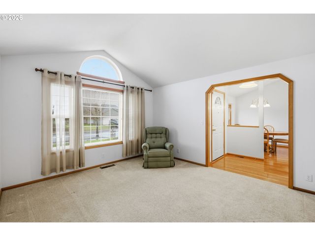 2337 LOCH Dr, Springfield, OR 97477